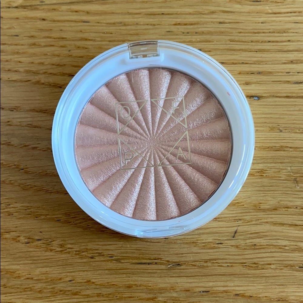 Ofrah x TALIA MAR Soho Highlighter